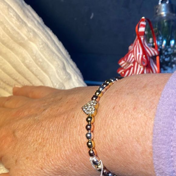 NWT ❤️ CUTE VALENTINES HEART LOVEY BRACELET TRI COLOR METAL BEADS STRETCH - Picture 2 of 13